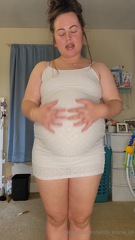 1415723195_trying-on-old-dresses-and-struggling-i-cannot-believe-thes_3.mp4