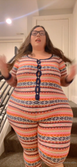 956097634_ahhh-i-love-trying-on-old-clothes-the-cherry-dress-use_0.mp4
