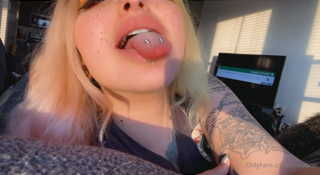 138694710_in-a-teasing-mood_0.m4v